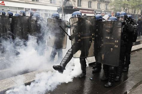 Caos Y Violencia En Las Protestas En Francia Contra La Reforma De Pensiones