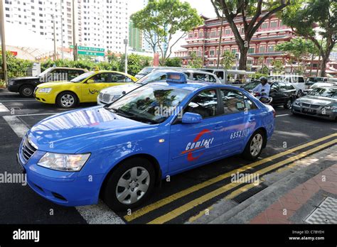 Singapore taxi hi-res stock photography and images - Alamy