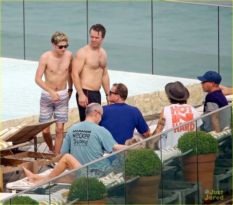 One Direction S Harry Styles Niall Horan Relax Go Shirtless In Rio