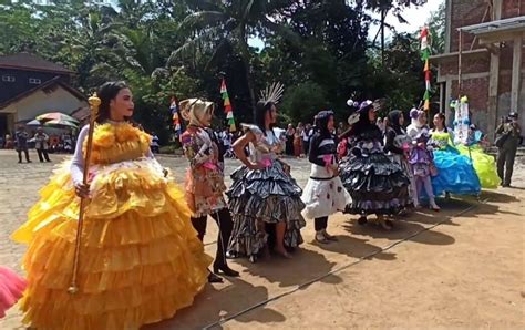 Unik Orang Muda Ganjar Gelar Recycle Costume Show Di Wonosobo