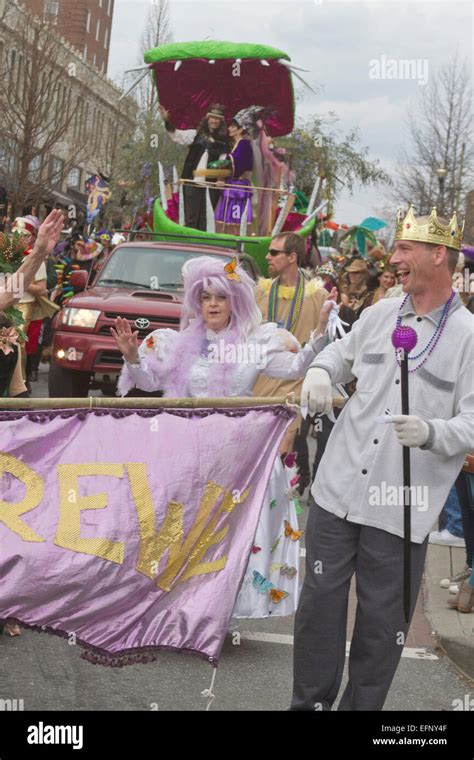 Queen mardi gras parade float hi-res stock photography and images - Alamy