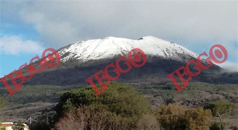 Neve Sul Vesuvio Lo Spettacolo Del Vulcano Imbiancato Al Risveglio