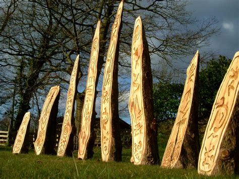 Wooden garden Sculpture - Harris Bugg