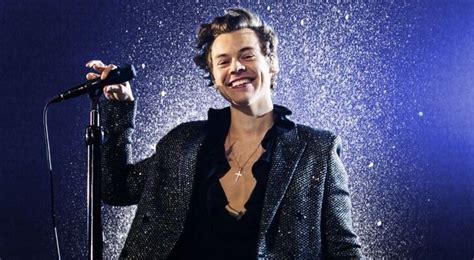 Harry Styles exintegrante de One Direction cumple 27 años hoy lunes 1