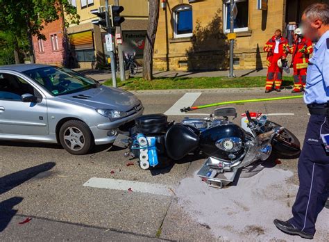 Motorradfahrer übersehen