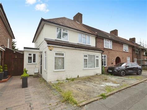 4 Bed End Terrace House For Sale In Becontree Avenue Dagenham Rm8 £