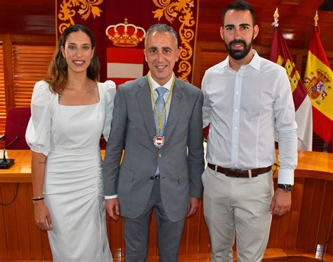 Miguel Ngel Ruiz Oficia Su Primera Boda En El Sal N De Plenos Del