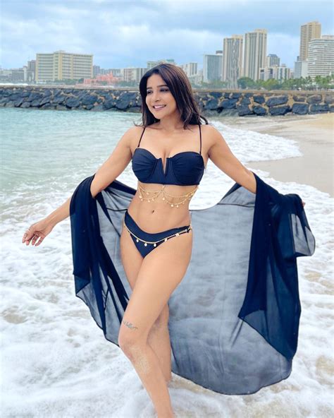 Sakshi Agarwal Sizzles In Black Bikini South Indian Actress