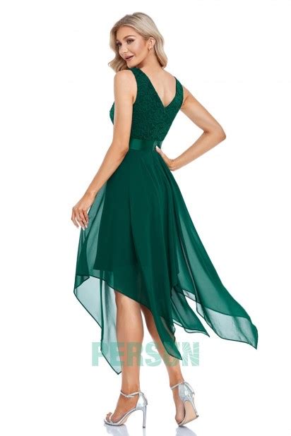 Robe de soirée mi longue verte à haut guipure jupe fantaisie