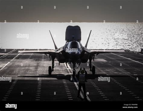 British aircraft carrier hi-res stock photography and images - Alamy