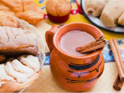 bebidas calientes para acompañar pan de muerto faciles