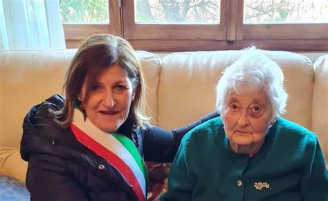 Ferrera Di Varese In Festa Per I Cent Anni Di Nonna Eleonora