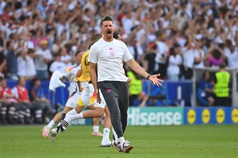 Nationalmannschaft Dfb Team Bei Der Em Schiri Eklat Um Sandro