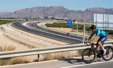 Fallece un ciclista de 50 años al chocar con un coche en Banyeres