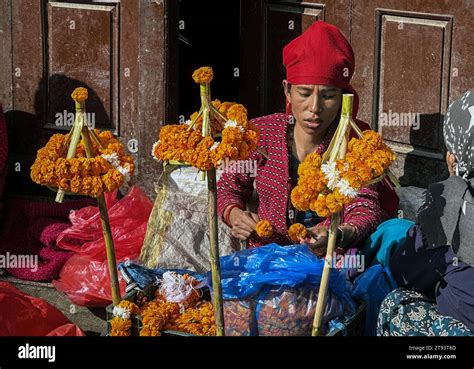 Lord Vishnu And Goddess Lakshmi Hi Res Stock Photography And Images Alamy