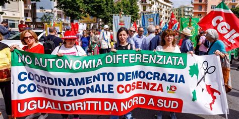 No Al Ddl Calderoli Sull Autonomia Differenziata Cosenza Scende In