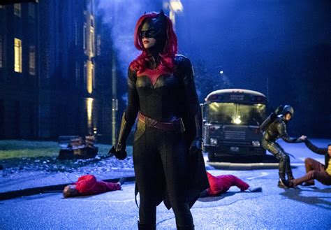 The Cws Batwoman Tv Show Details Popsugar Entertainment