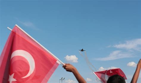 SOLOTÜRKten Şanlıurfa Semalarında Nefes Kesen Gösteri Şanlıurfa