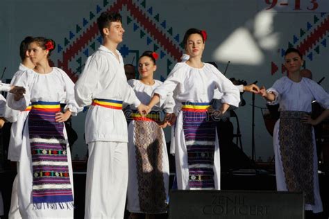 Timisoara Rumania Bailarines Rumanos En Traje Tradicional