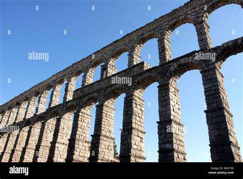 Midtown Roman Aqueduct Hi Res Stock Photography And Images Alamy