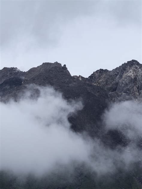 Foto Wujud Kubah Lava Baru Di Puncak Gunung Merapi Kumparan