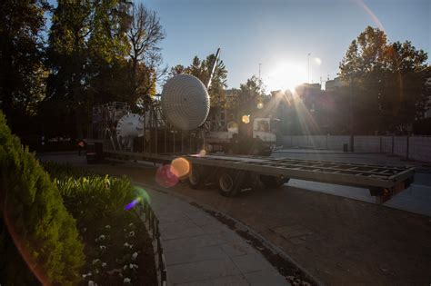 Fotos Así está siendo el montaje de la noria de Granada Ideal