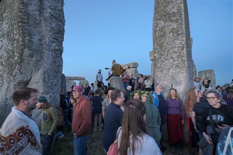 Summer Solstice in Stonehenge - How it is this incredible pagan party