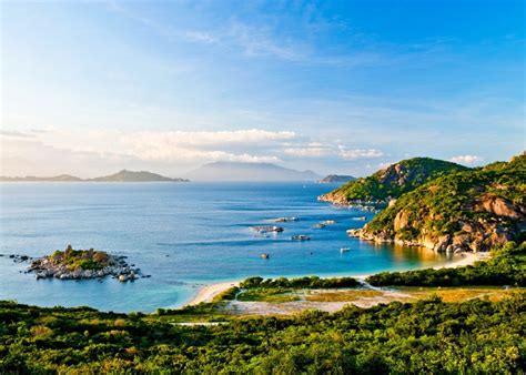 Vịnh Cam Ranh Nha Trang FOCUS ASIA TRAVEL