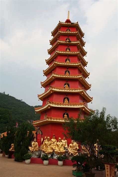 Ten Thousand Buddhas Monastery | New Territories | Lovely Hong Kong