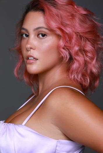 Cotada Para O Bbb Influencer Tira Cabelo Rosa E Aumenta Especula O