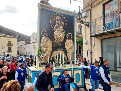 Partinico La Madonna Del Ponte Torna In Processione Al Santuario