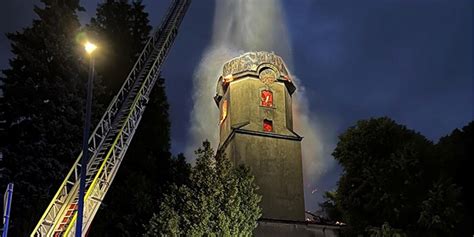 Gro R Hrsdorf Brand In Stadtkirche Feuerwehr Im Gro Einsatz