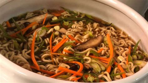 'GMA Day' food contributor Carla Hall prepares a corn stock ramen - ABC News