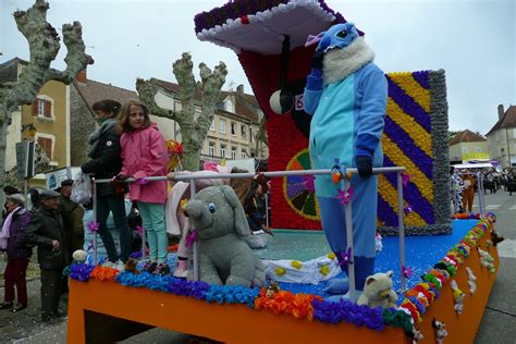 Saint Gengoux le National Tradition La Cavalcade rejoue sa fête foraine