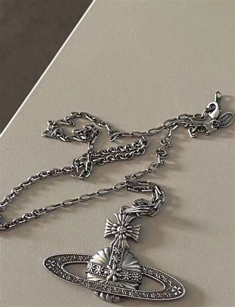 Vivienne Westwood Nana Big Vintage Style Floral Carve… - Gem