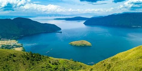 Keindahan Danau Toba Danau Vulkanik Terbesar Di Dunia