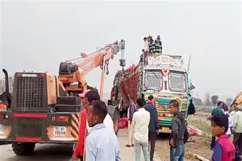 Maharashtra Chhatrapati Sambhaji Nagar Two Trucks Collide On Samruddhi