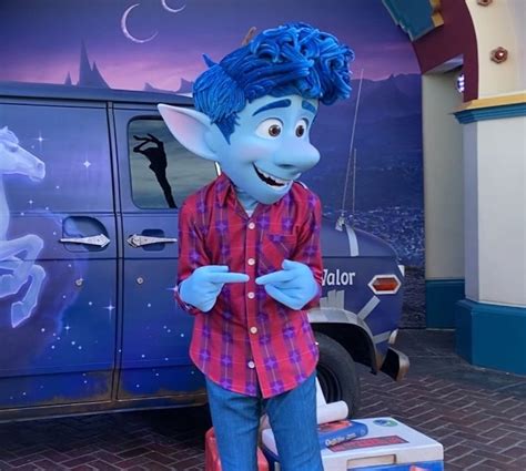 PHOTOS, VIDEO: All-New Ian and Barley "Onward" Meet & Greet Debuts at Pixar Pier in Disney ...