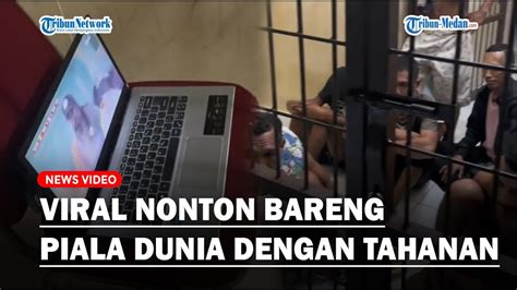 Demam Piala Dunia Polisi Ajak Tahanan Nobar Menggunakan Laptop Di