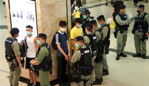 Hong Kong Protests Police Detain Dozens As Crowds Defy Health Ban To