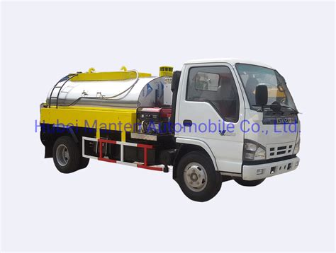 Factory Supply Isuzu 3000L 3m3 3ton Asphalt Distributor Truck China