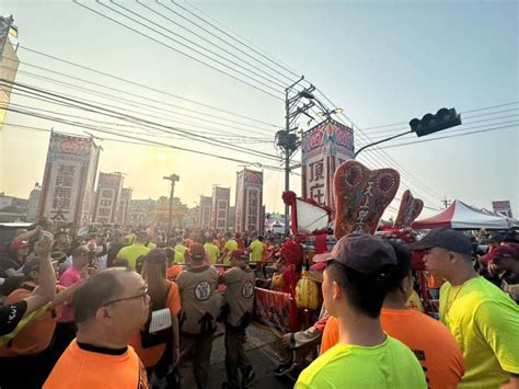 大甲媽回鑾！今天清晨3時58分進台中 民眾爭相躦轎底 大甲媽祖遶境 地方 聯合新聞網