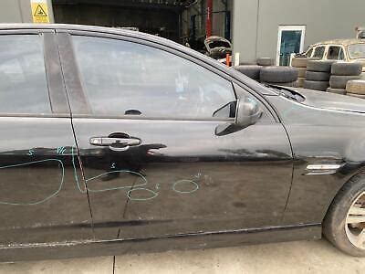 HOLDEN COMMODORE VE 07 2006 05 2013 RIGHT FRONT DOOR WINDOW SEDAN WAGON