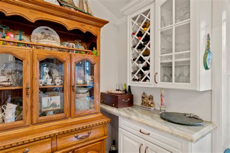 Traditional Eat In Kitchen Classique Cuisine Autres Périmètres Par Cabinets And Such Houzz