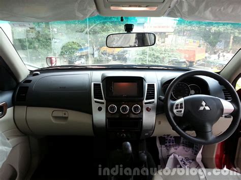 2014 Mitsubishi Pajero Sport facelift interior India