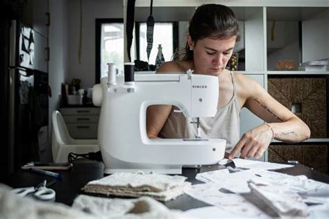 Un Corso Per Imparare A Realizzare Capi Di Abbigliamento Economia