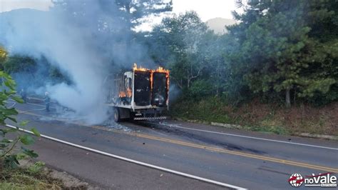 VÍDEO Casal morre carbonizado após grave acidente caminhão Olho