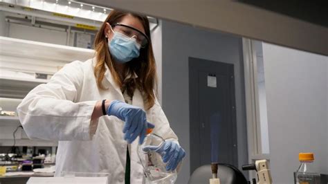 study shows   bacteria withstand antibiotic onslaught chemical