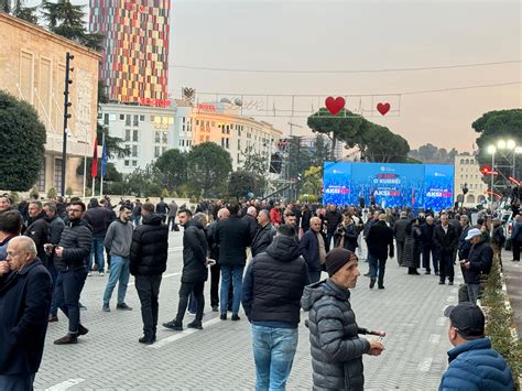 FOTO VIDEO Opozita gati për protestë para Kryeministrisë Ervin