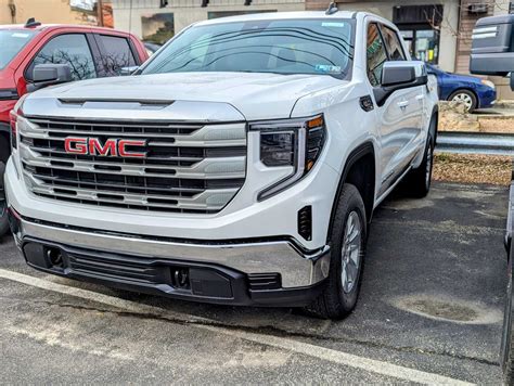 New 2024 Gmc Sierra 1500 Sle 4wd Crew Cab 147 Crew Cab Pickup In Summit White Greensburg Pa